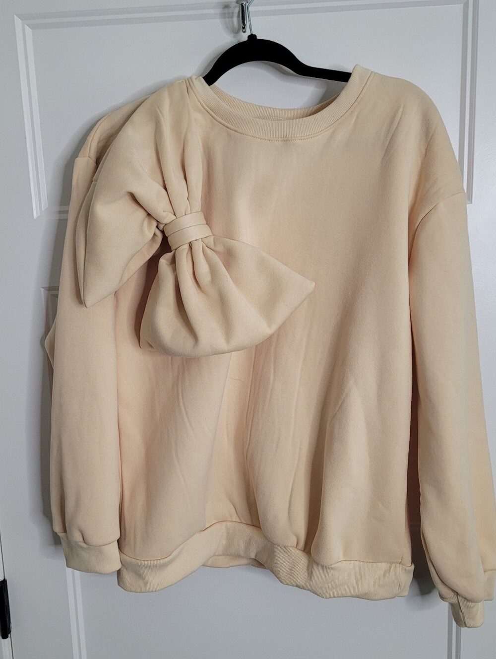 Light Yellow/cream-colored crewneck sweatshirt Size L